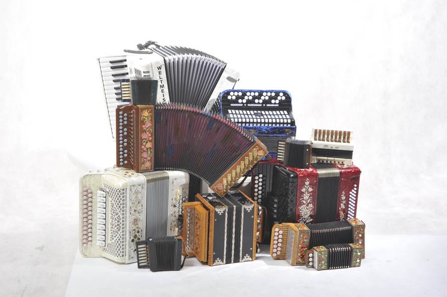 В чем разница между баяном и аккордеоном: разбираемся раз и навсегда