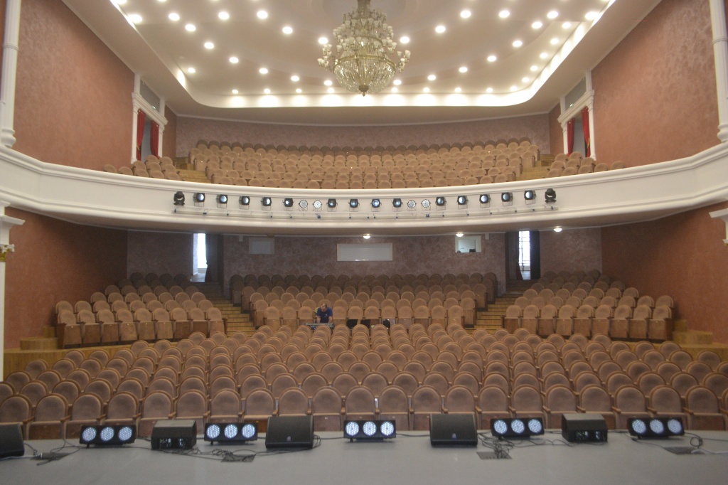 Концертный зал таганай челябинск фото